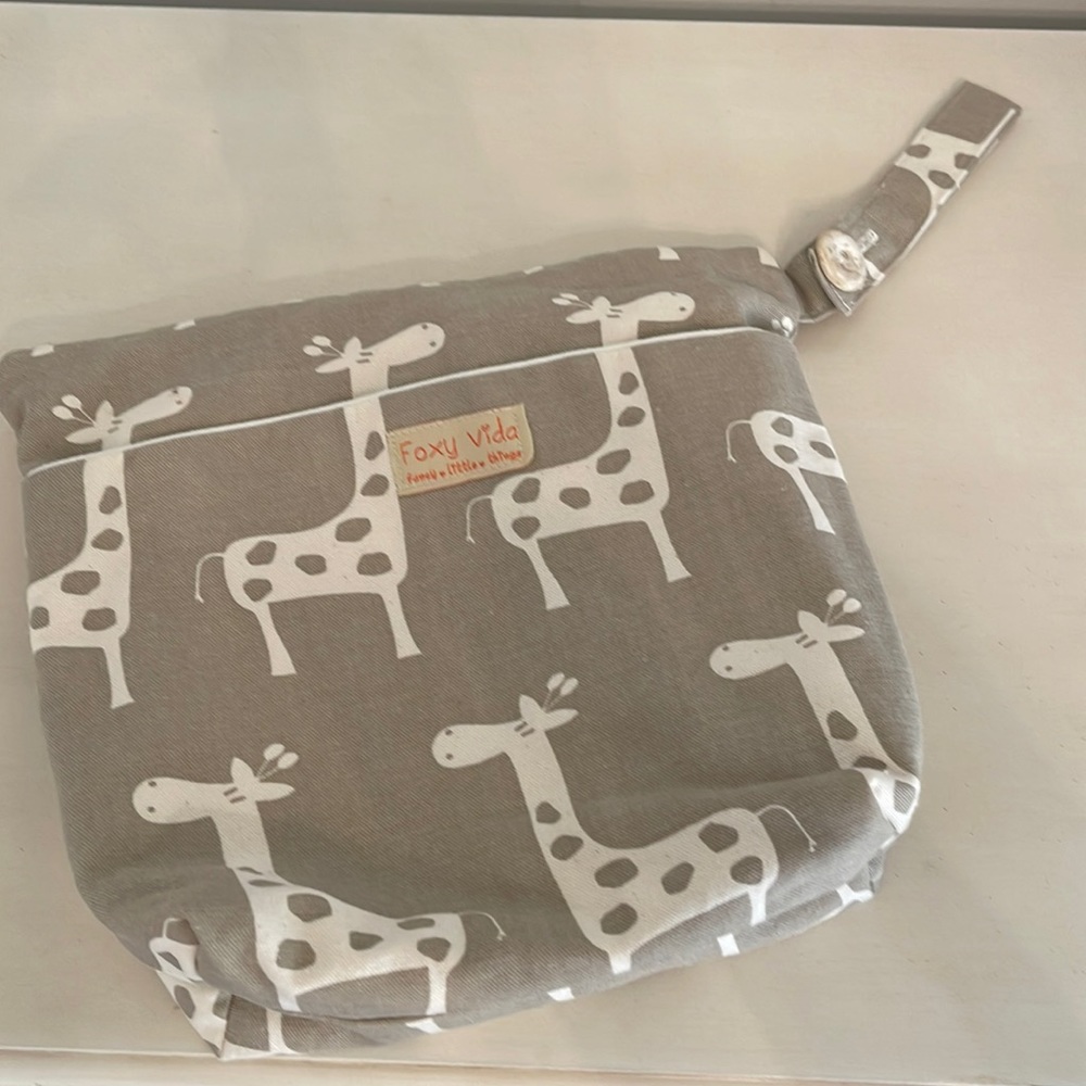 Foxy Vida carry bag with changing pad